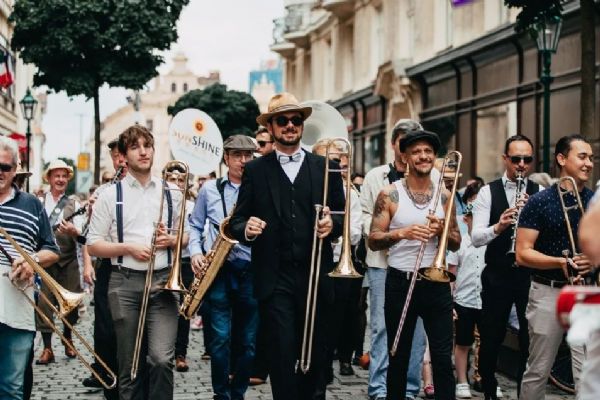 Plzeňský víkend rozezní dixieland, devět kapel zahraje v ulicích i Měšťanské besedě