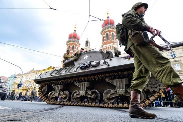 Plzní znovu projede slavný Convoy of Liberty. Do ulic vyrazí na 300 vojenských veteránů