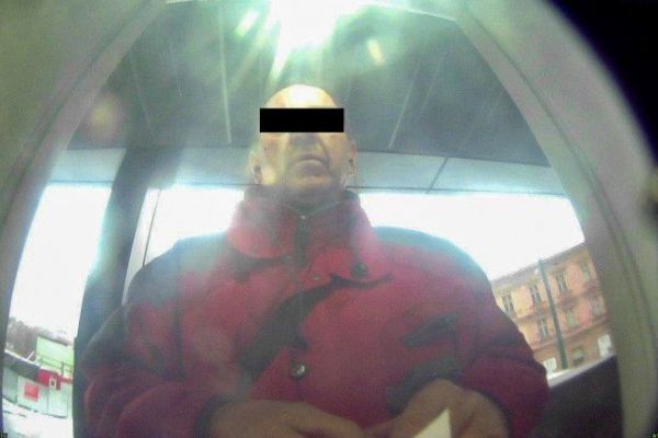 Pod záminkou bitcoinové výhry připravil muže o kartu i telefon, škoda je 150 tisíc