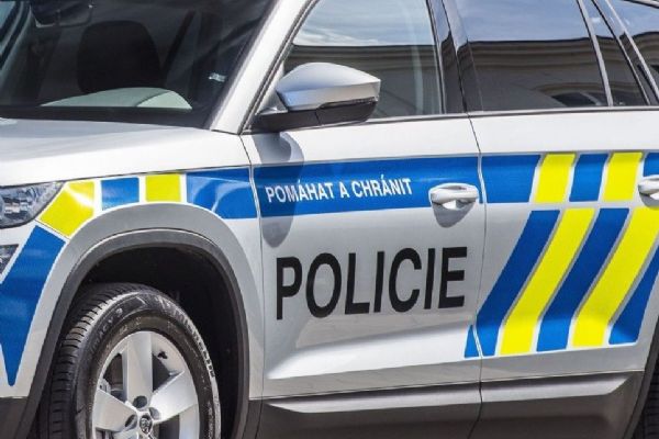 Podezřelý z loupeže ve zlatnictví v Praze 8 skončil ve vazbě. Policie ho zadržela v Brně se šperky za 140 tisíc