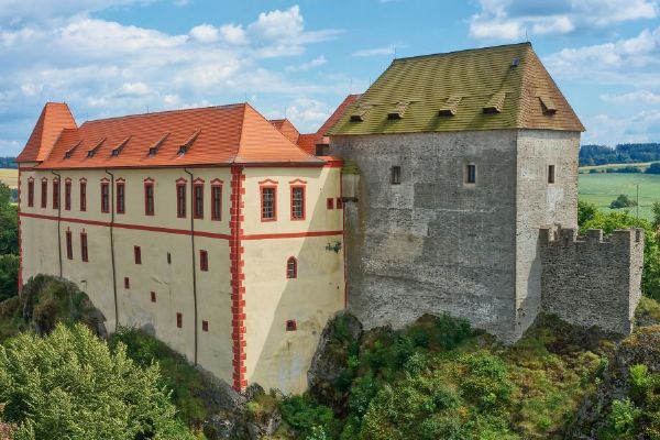 Praga Grand z roku 1929 má rozšířit sbírky hradu Kámen. Kraj Vysočina připravuje nákup i žádost o dotaci