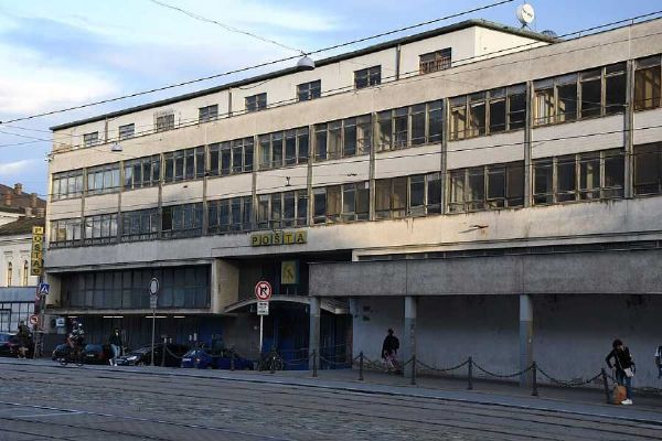 Rekonstrukce funkcionalistického klenotu v Brně: nový život pro budovu u nádraží