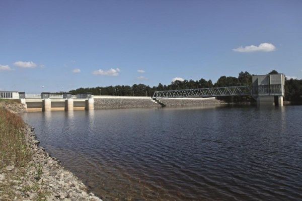 Římov na Budějovicku klesá o osm centimetrů denně. Povodí Vltavy navrhuje snížit odtok na 650 l/s