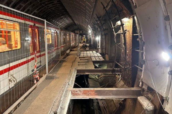 Stanice metra Flora se otevře až koncem února 2027. Rekonstrukci metra prodlouží oprava stropu