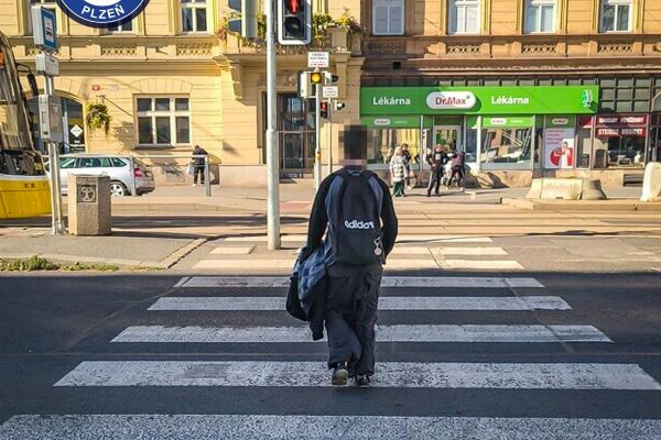 Strážníci kontrolovali rušnou křižovatku U Práce. Za jediný den odhalili 59 přestupků