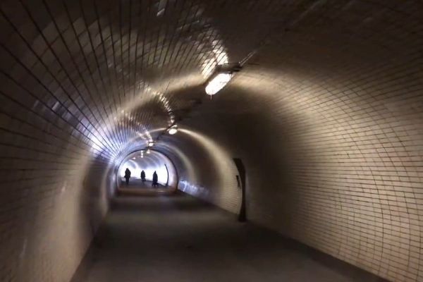 Střet v Žižkovském tunelu otevírá otázku bezpečnosti, Praha 3 připravuje úpravy provozu