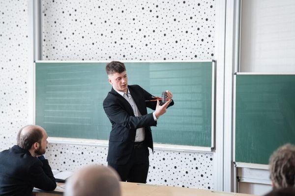 Studenti ZČU ukázali iontový motor i chytré textilie. Jejich nápady míří z laboratoří do praxe