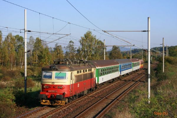 Tragédie na trati - neznámá osoba vběhla pod vlak u Klabavy