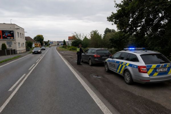 V Líních zastavili řidiče se dvěma zákazy, odmítl drogový test a měl propadlou STK
