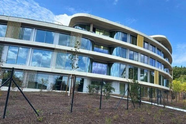 V Motole otevřeli Národní onkologické centrum. Pacienti mají léčbu pod jednou střechou