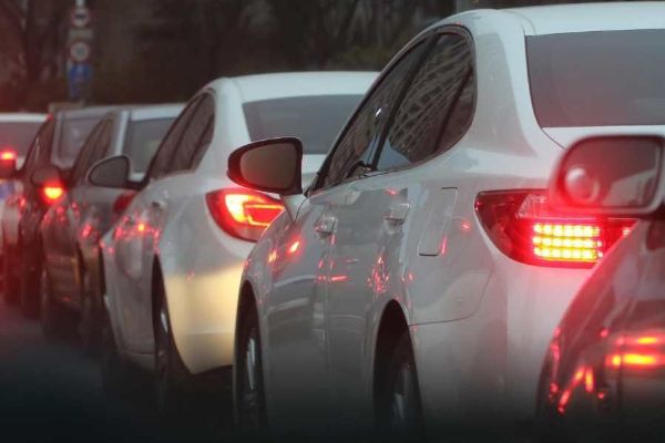 Velké dopravní komplikace v Praze: Rekonstrukce D10 a Kbelské ulice