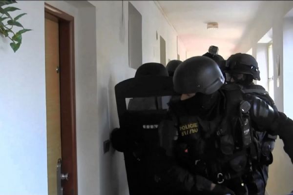 Výhrůžky nejsou legrace. Žena vyhrožovala vystřílením nemocnice, vyjela zásahovka