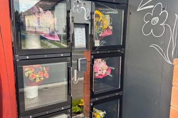 Zapomněli jste na výročí? Nepomuk má Květomat, čerstvou kytici vám prodá i o půlnoci