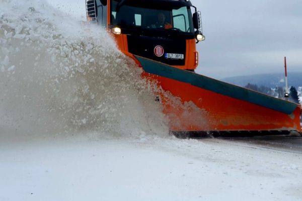 Zimní údržba silnic zvýšila spotřebu soli o 85 procent, nejvíce práce na Vysočině