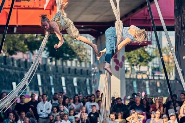 Žonglobalizace zaplní Plzeň novým cirkusem. Akrobaté, workshopy i koncerty budou zdarma