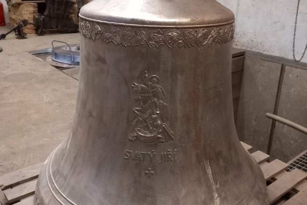 Zvon Jiří rozezní Borek: barokní zvonice získá po letech druhý hlas