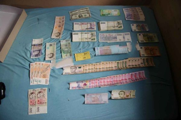 Akce MEL v Plzni rozbila dílnu pervitinu, tři ve vazbě