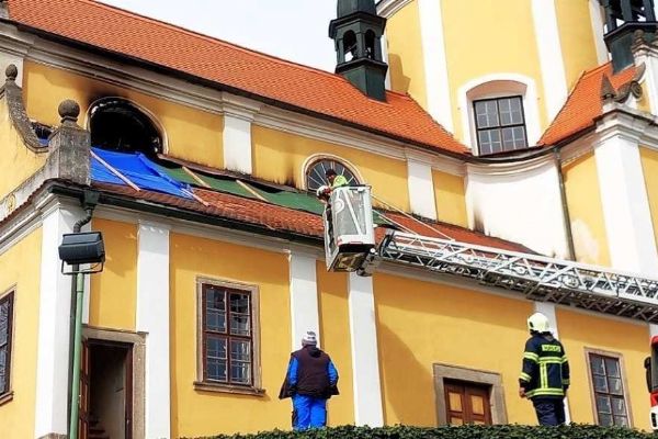 Chlumský kostel po požáru: rekonstrukce potrvá minimálně tři roky