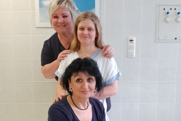 Domácí návštěvy porodní asistentky: tři bezplatné služby pro ženy po porodu na Vysočině