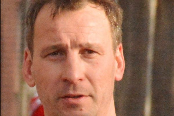 Fotbalista Petrouš obviněn: Podvody s byty za desítky milionů