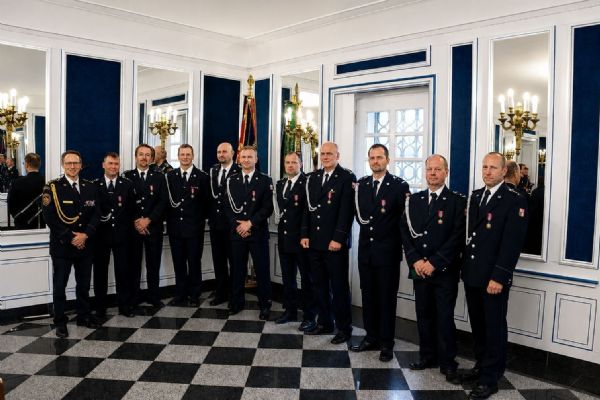 Hasiči z Plzeňského kraje převzali ocenění za dlouholetou službu. Slavnost hostil zámek Kozel