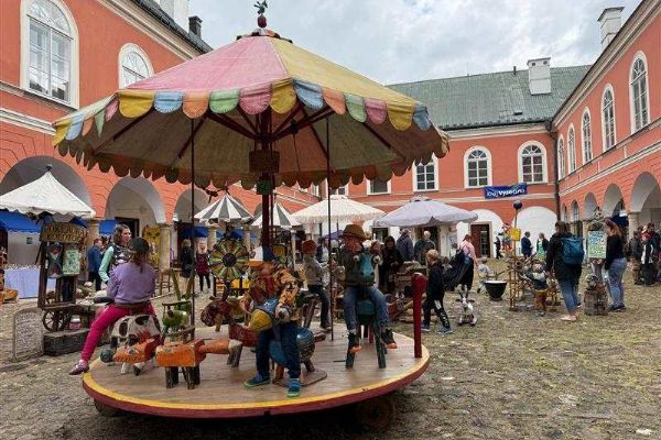 Hračkobraní: Výstava Schowanek oživuje historii dřevěných hraček