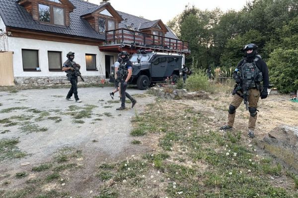 Jindřichohradečtí kriminalisté rozkryli výrobu pervitinu. Při zásahu na Příbramsku zasahovala URNA