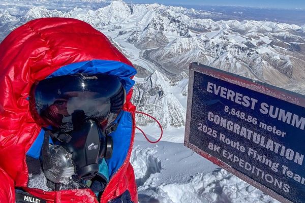 Karel Abraham pokořil Mount Everest za 12 dní!