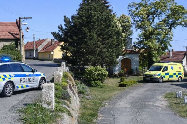 Muže pobodali v penzionu na severním Plzeňsku, do nemocnice letěl vrtulníkem