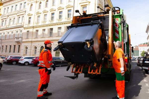 Nová smlouva na svoz odpadu v Praze vyvolává kritiku. Pražské služby upozorňují na rizika při vysoké inflaci
