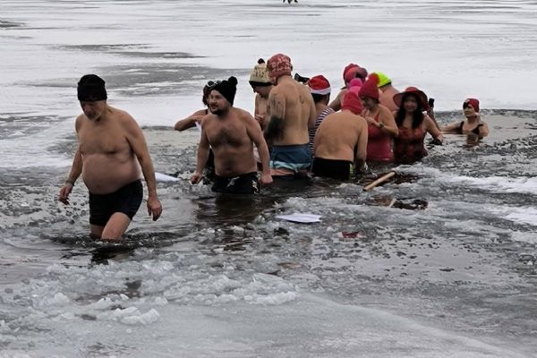 Novoroční koupání, 25 otužilců v plzeňském Boleváku