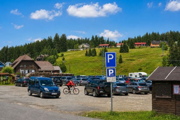Plná parkoviště, davy i neukáznění turisté. Šumava chce chránit citlivá místa