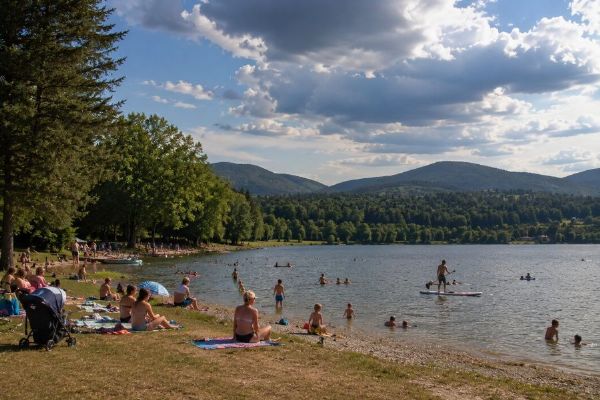 Plzeň a Plzeňský kraj čeká o víkendu horko až 36 °C. Od soboty hrozí silné bouřky