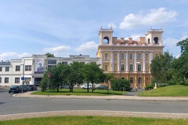 Plzeň bude mít první Náměstí Karla Gotta v Česku. Vznikne před zrekonstruovaným Peklem