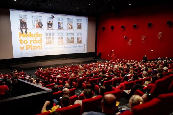 Plzeň na filmovém plátně. Komedie Někdo to rád v Plzni vstupuje do kin