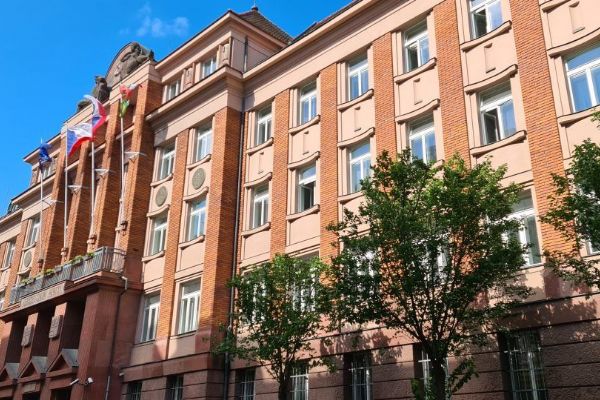 Plzeňský kraj ušetřil stovky milionů, část investic se ale přesunula do roku 2026