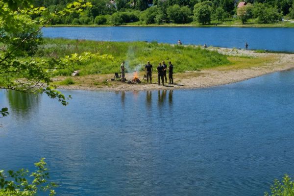Policisté u Hracholusek zkontrolovali 190 lidí, čtyřem rybářům zadrželi povolenky