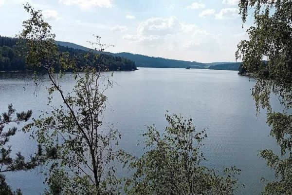 Povodí Vltavy prověřuje u Lipna desítky nepovolených výpustí. Kontroly budou pokračovat i v létě