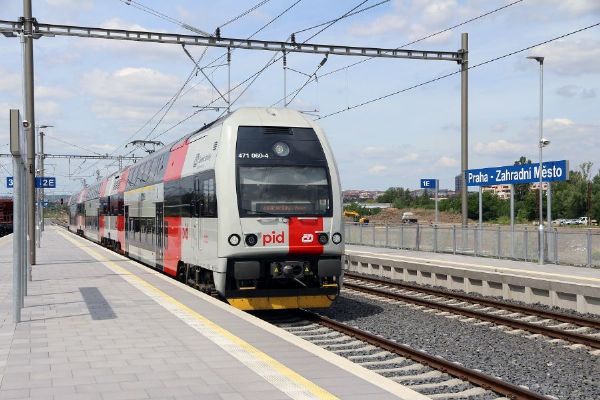 Praha a Středočeský kraj schválily 30letý kontrakt za 165 miliard. České dráhy zajistí provoz nových dvoupatrových vlaků
