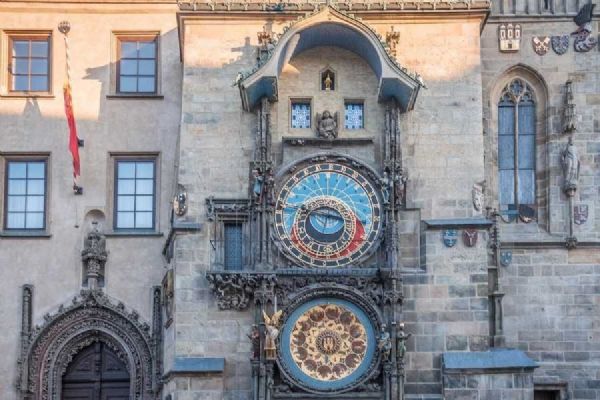 Pražský orloj připomněl oběti nehod rychlé jízdy: Smrtka zazvonila 130krát