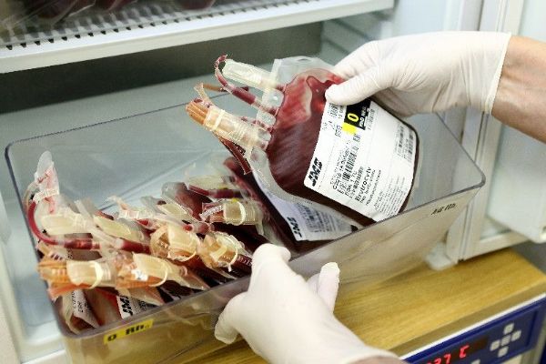 Přijďte darovat krev, vyzývají nemocnice. V Domažlicích a Klatovech chybějí všechny skupiny