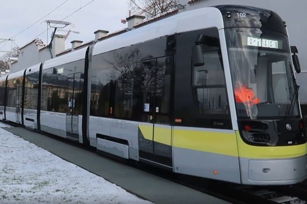 První tramvaj od Škody s antikolizním systémem už jezdí v Bergamu