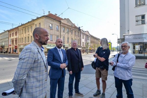 Rekonstrukce Americké ulice v Plzni rozpoltila koalici, zastupitelé stáhli rozhodnutí o vjezdu aut