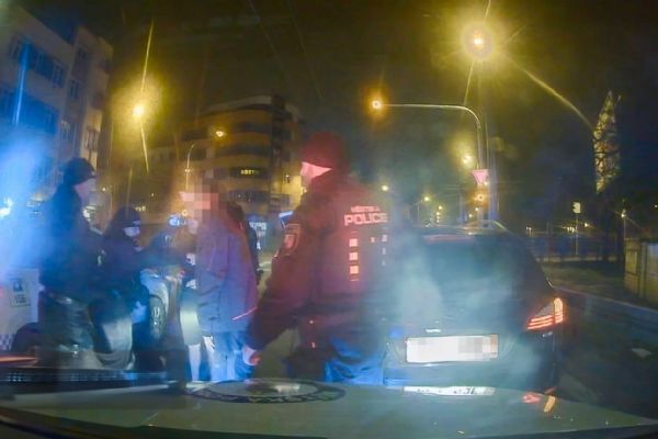 Řidič bez dokladů si zajel natakovat, poté nadýchal 3,19‰