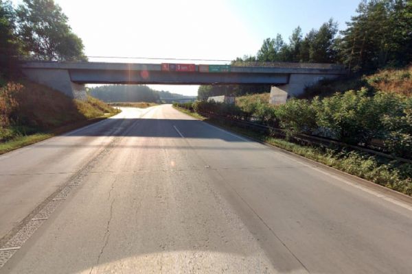 Řidič, který jel v protisměru na D5, se sám přihlásil. Dostal pokutu 5 500 korun