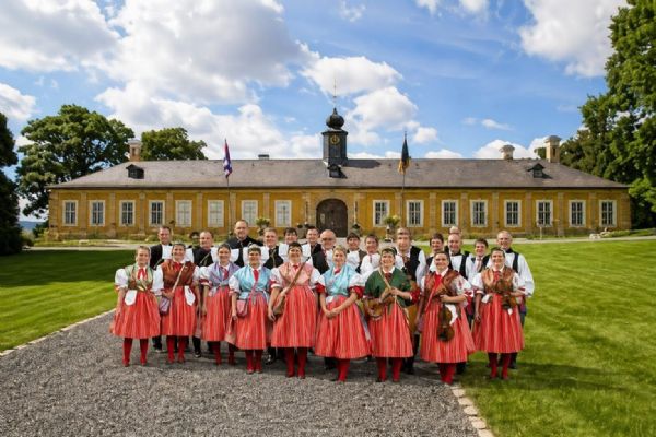 Staročeské máje poprvé na Kozlu. Zámek ožije kroji, muzikou i slavnostním průvodem