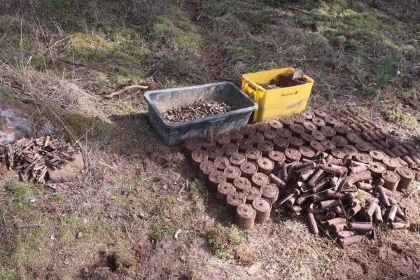 Stovky válečných granátů u stavby D3. Pyrotechnici zasahují opakovaně