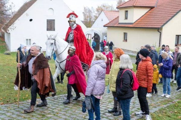 Svatý Martin na bílém koni rozzářil Bolevecké hody