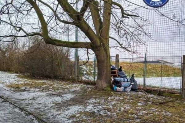 Trojice přistižena při zakládání černé skládky na Slovanech