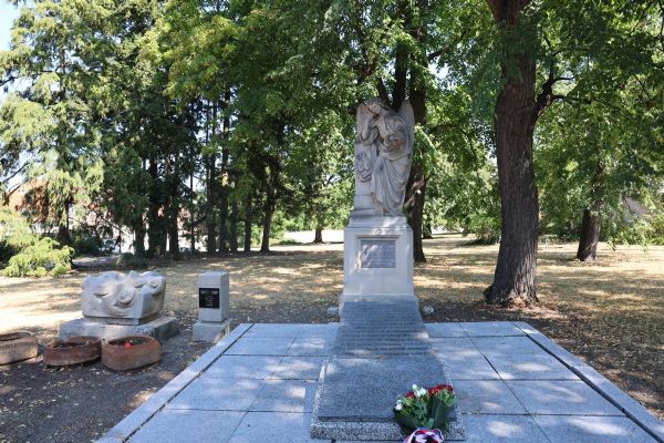 V Plzni u hrobu Josefa Kajetána Tyla si připomněli 170. výročí jeho pohřbu